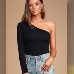 Lulu’s with it black long sleeve one shoulder top